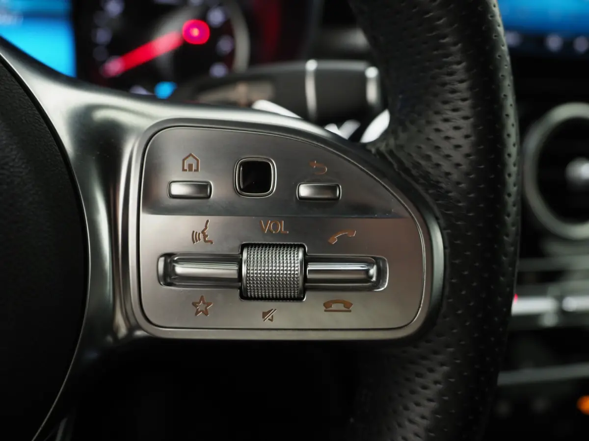300e 4MATIC AMG | Leder/Alcantara | Camera | Stoelverwarming | Sportstuur | Cruise | DAB | Carplay