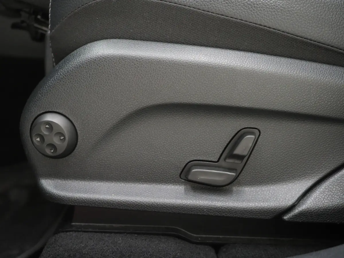 300e 4MATIC AMG | Leder/Alcantara | Camera | Stoelverwarming | Sportstuur | Cruise | DAB | Carplay