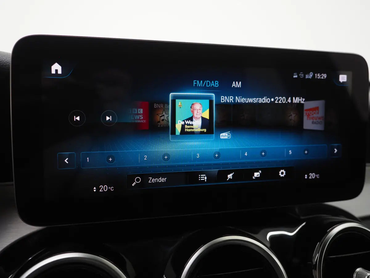 300e 4MATIC AMG | Leder/Alcantara | Camera | Stoelverwarming | Sportstuur | Cruise | DAB | Carplay