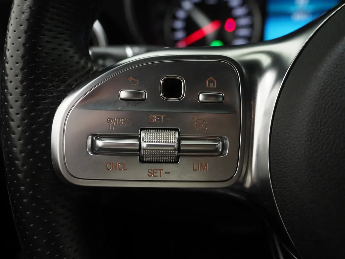 300e 4MATIC AMG | Leder/Alcantara | Camera | Stoelverwarming | Sportstuur | Cruise | DAB | Carplay