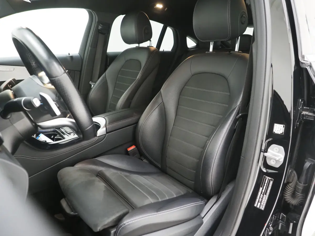 300e 4MATIC AMG | Leder/Alcantara | Camera | Stoelverwarming | Sportstuur | Cruise | DAB | Carplay