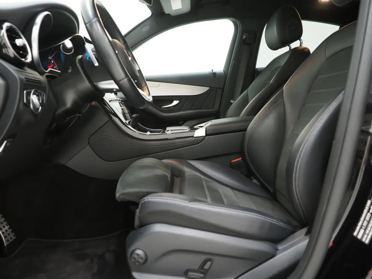 300e 4MATIC AMG | Leder/Alcantara | Camera | Stoelverwarming | Sportstuur | Cruise | DAB | Carplay