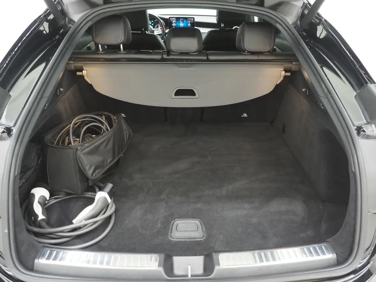 300e 4MATIC AMG | Leder/Alcantara | Camera | Stoelverwarming | Sportstuur | Cruise | DAB | Carplay