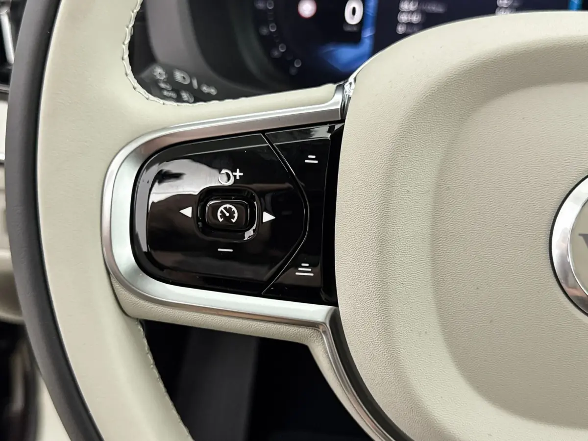T8 Plug-in hybrid AWD Ultra Dark Exec. Ed. | 22" | Luchtvering | Getint&Gelaagd Glas | Geventileerd Nappa | Massagestoelen | Bowers & Wilkins | Panoramadak | Head-Up | 360 Camera | Elektr. v