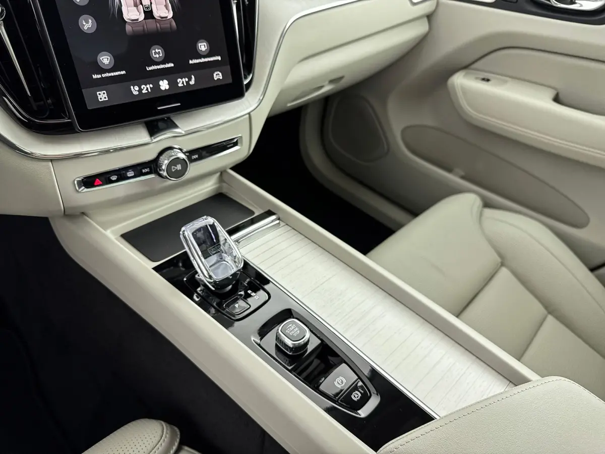 T8 Plug-in hybrid AWD Ultra Dark Exec. Ed. | 22" | Luchtvering | Getint&Gelaagd Glas | Geventileerd Nappa | Massagestoelen | Bowers & Wilkins | Panoramadak | Head-Up | 360 Camera | Elektr. v