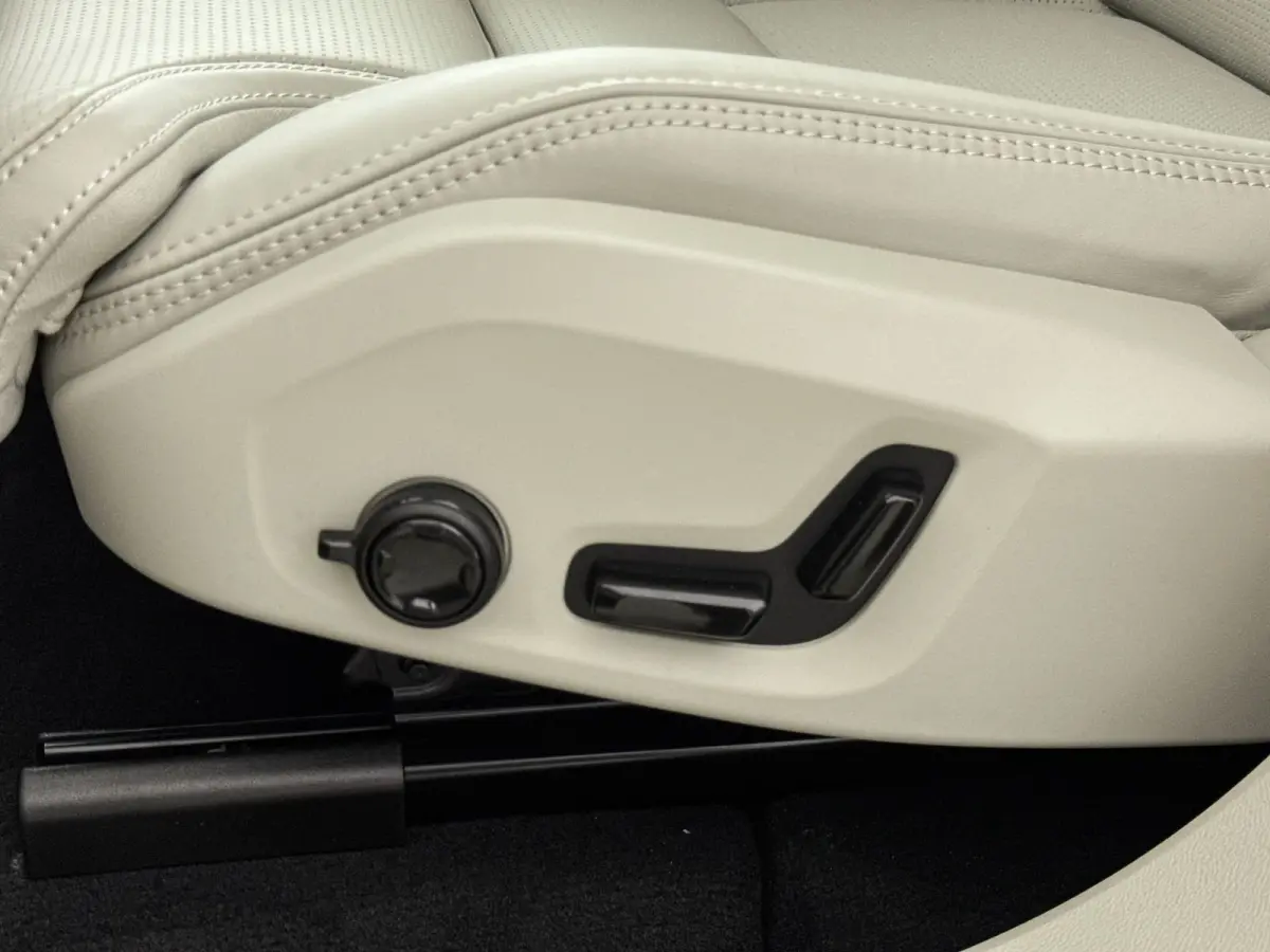 T8 Plug-in hybrid AWD Ultra Dark Exec. Ed. | 22" | Luchtvering | Getint&Gelaagd Glas | Geventileerd Nappa | Massagestoelen | Bowers & Wilkins | Panoramadak | Head-Up | 360 Camera | Elektr. v