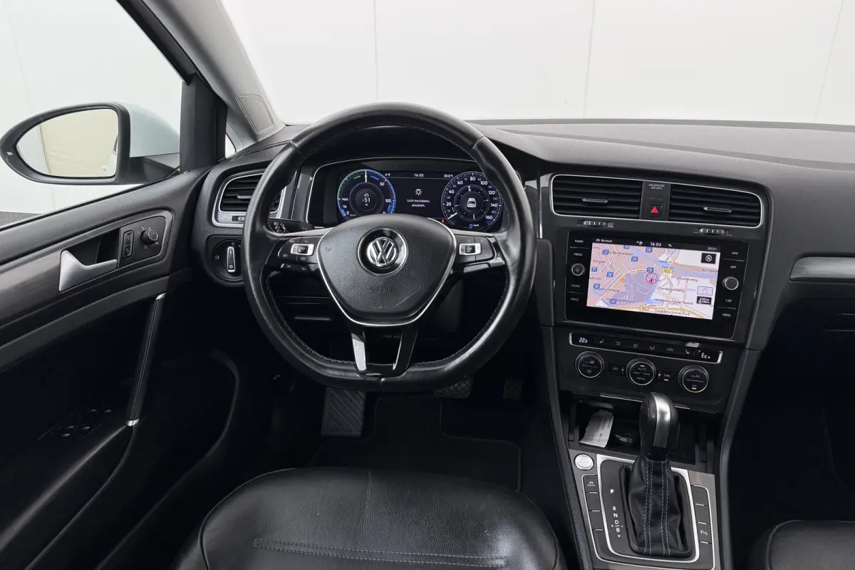E-DITION 92%SOH Warmtepomp Digi.Dashboard Leder Camera Carplay