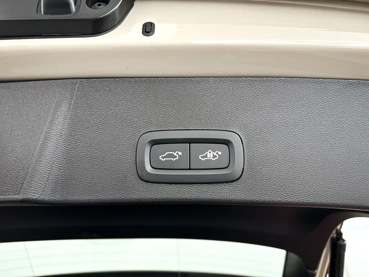 B4 Plus Dark | Parkeercamera | Harman Kardon | Stoel- en Stuurverwarming | Trekhaak