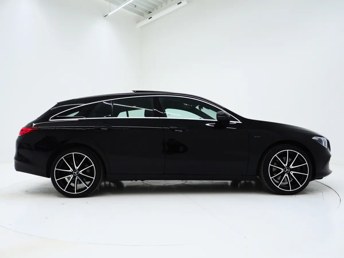 250e Premium | Panoramadak | Leder | Trekhaak | Camera | Sfeerlicht | Carbon | Cruise | LED