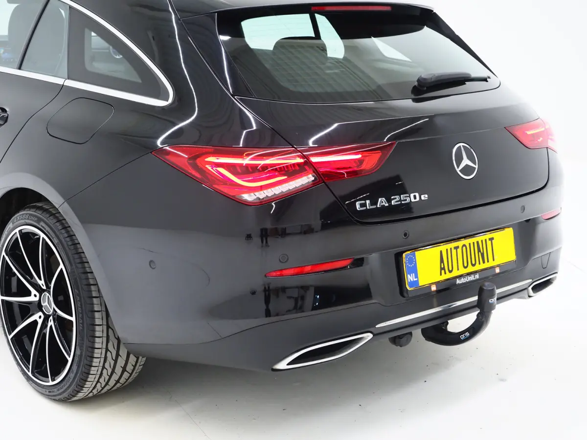 250 e Premium | Panoramadak | Leder | Trekhaak | Camera | Sfeerlicht | Carbon | Cruise | LED
