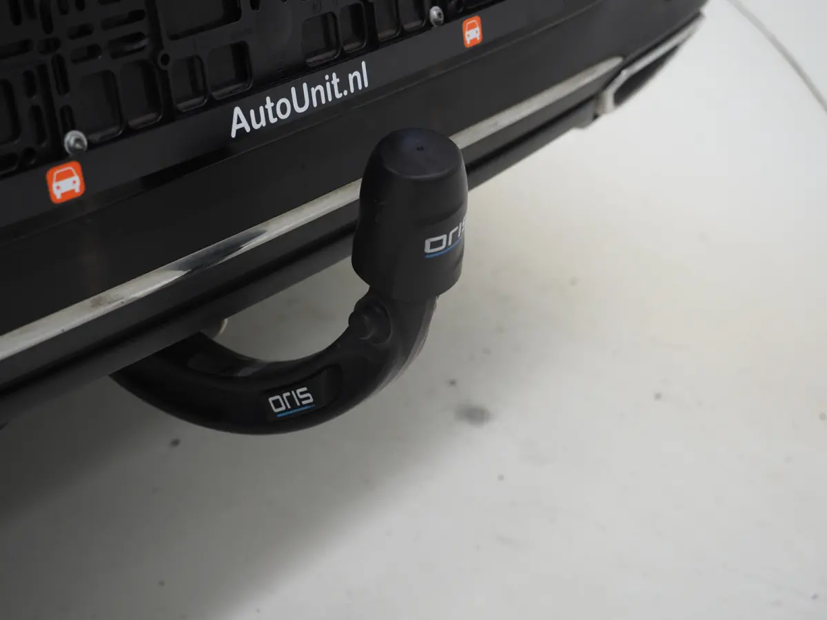 250e Premium | Panoramadak | Leder | Trekhaak | Camera | Sfeerlicht | Carbon | Cruise | LED