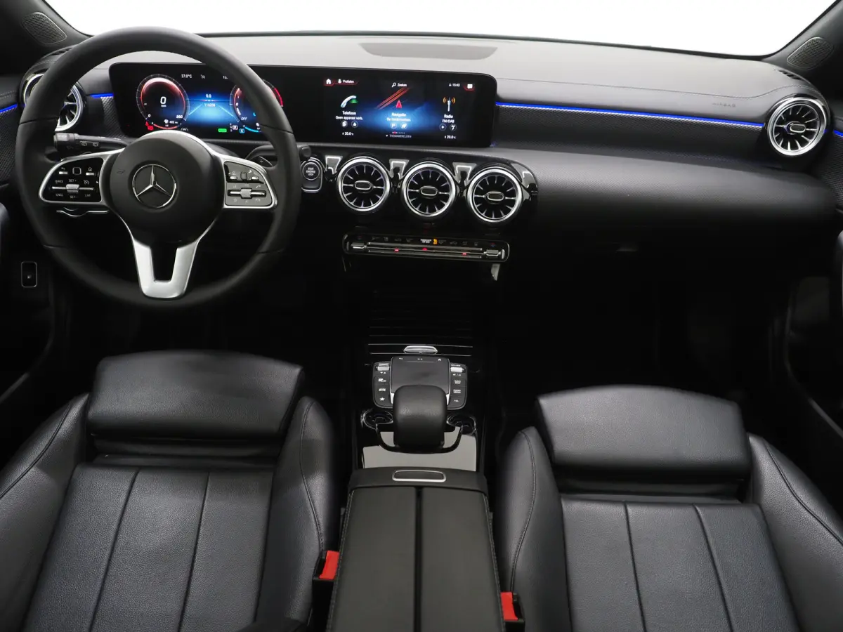 250e Premium | Panoramadak | Leder | Trekhaak | Camera | Sfeerlicht | Carbon | Cruise | LED