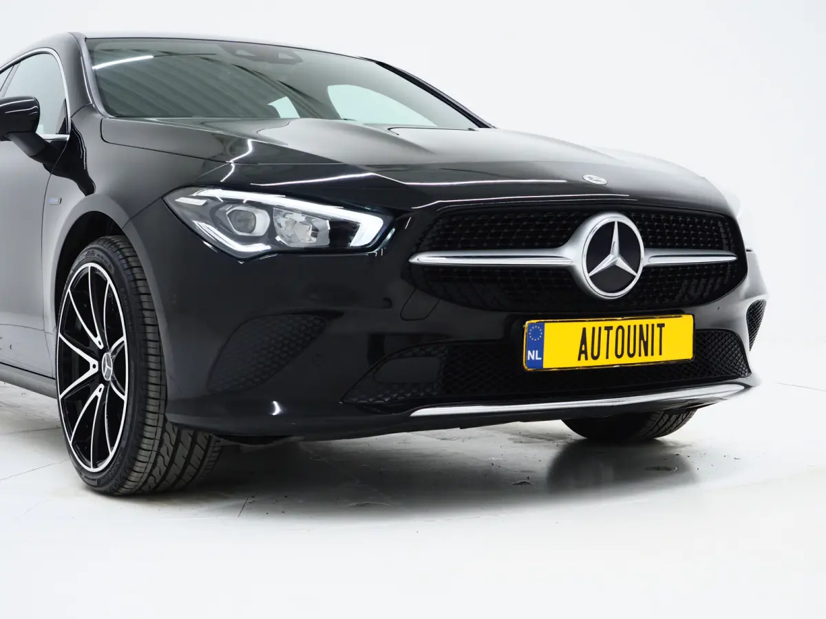 250 e Premium | Panoramadak | Leder | Trekhaak | Camera | Sfeerlicht | Carbon | Cruise | LED