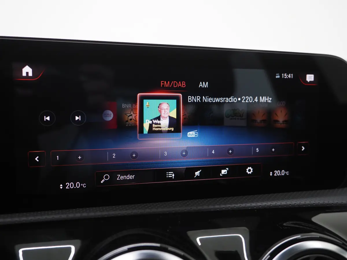 250e Premium | Panoramadak | Leder | Trekhaak | Camera | Sfeerlicht | Carbon | Cruise | LED