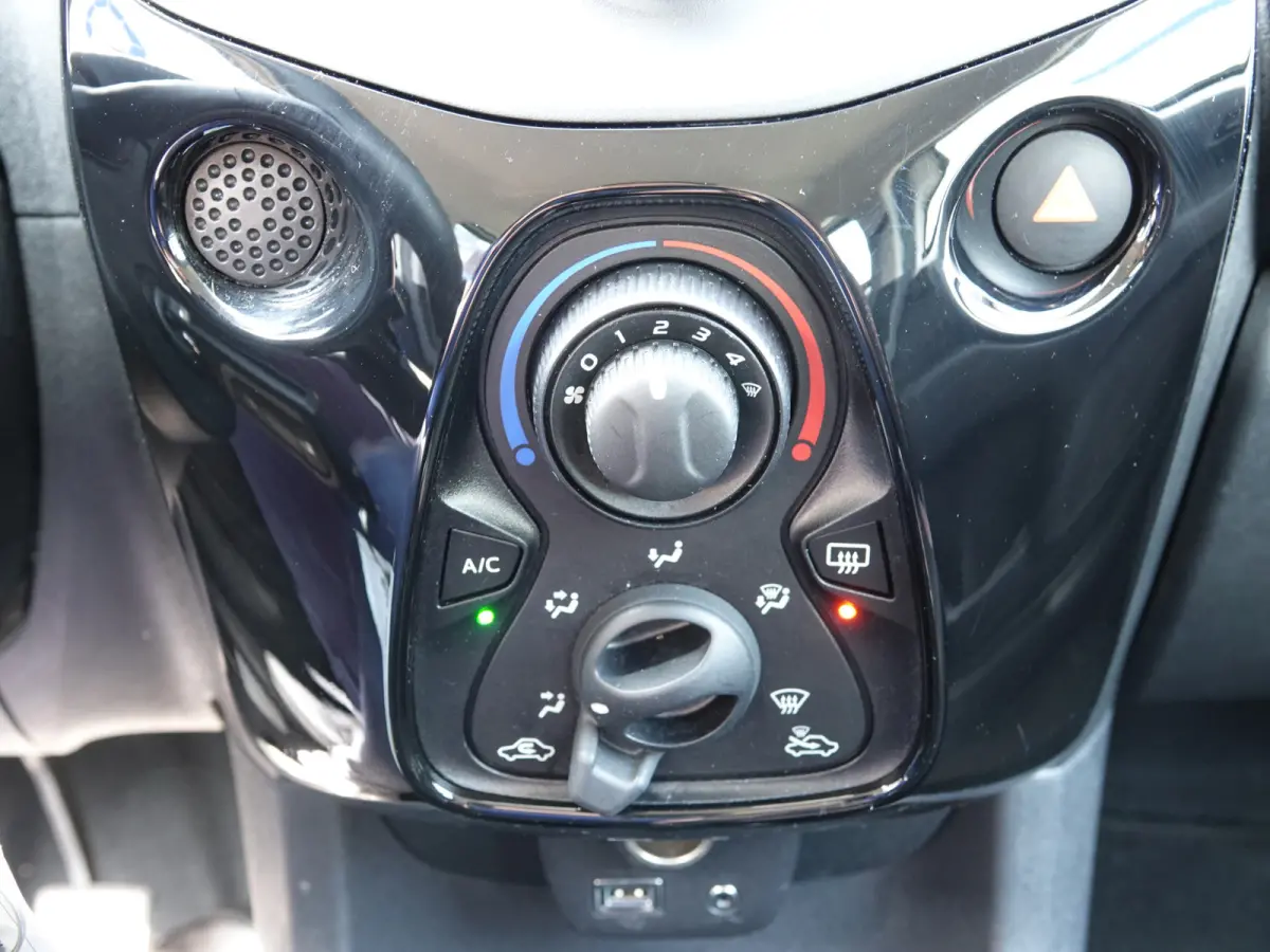 1.0 VTi Feel AIRCO | AUDIO | BT-TEL