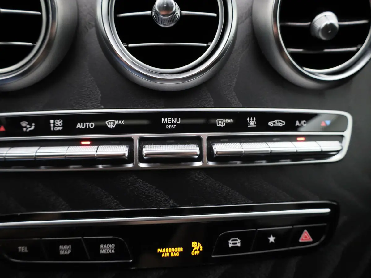 300e 4MATIC Business Solution AMG | PANORAMADAK | 360 CAMERA | STOELVERWARMING | NAVIGATIE | TREKHAAK