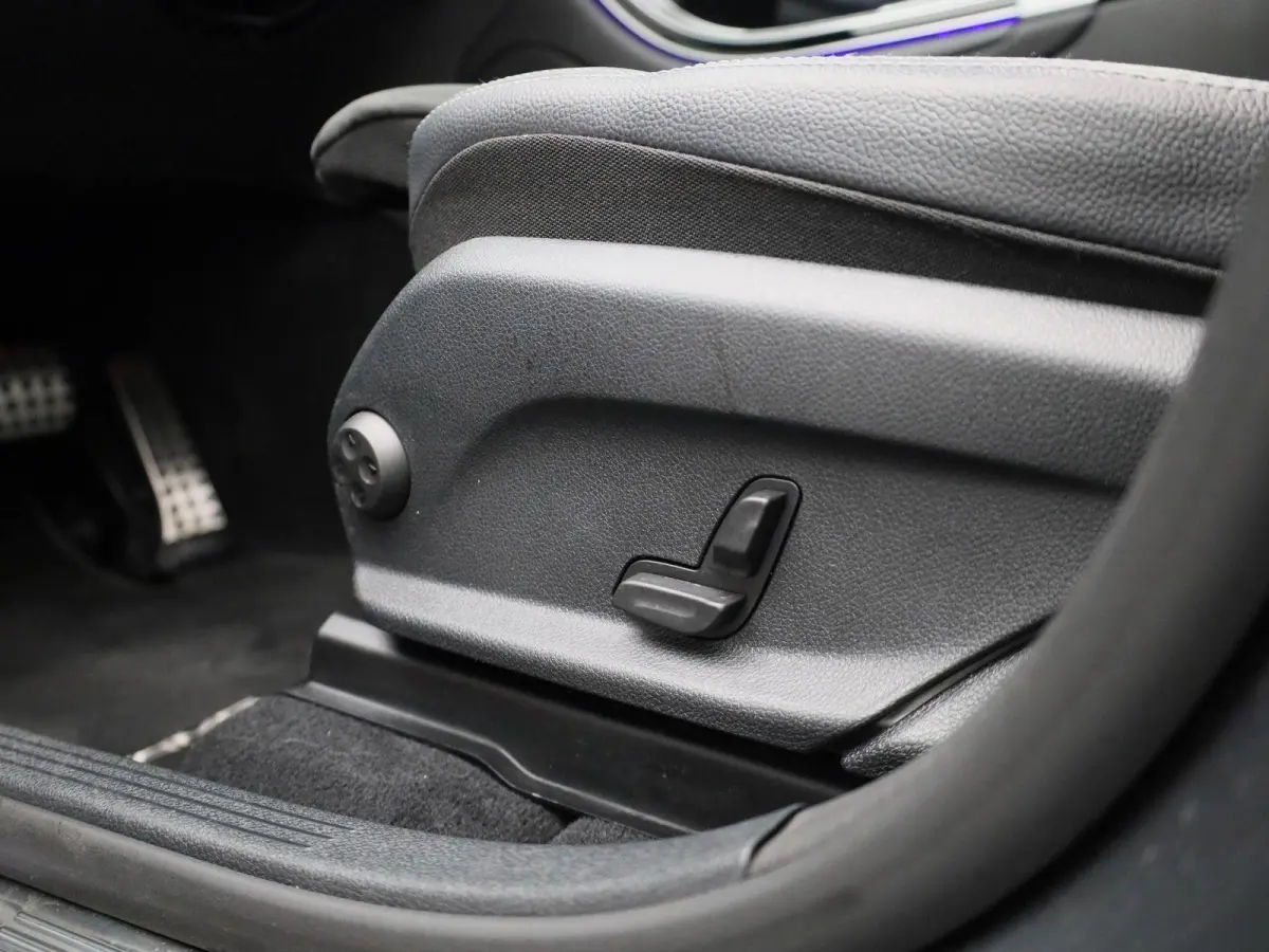 300e 4MATIC Business Solution AMG | PANORAMADAK | 360 CAMERA | STOELVERWARMING | NAVIGATIE | TREKHAAK