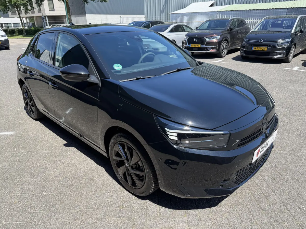 100pk GS (Camera - Keyless Entry - LED - Automatische Airco - Navigatie - Apple Carplay - Draadloos laden - Digitaal dashboard)