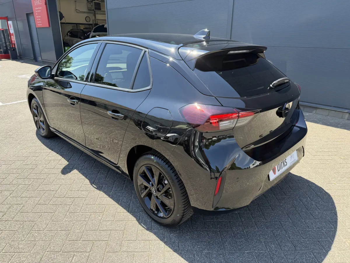 100pk GS (Camera - Keyless Entry - LED - Automatische Airco - Navigatie - Apple Carplay - Draadloos laden - Digitaal dashboard)