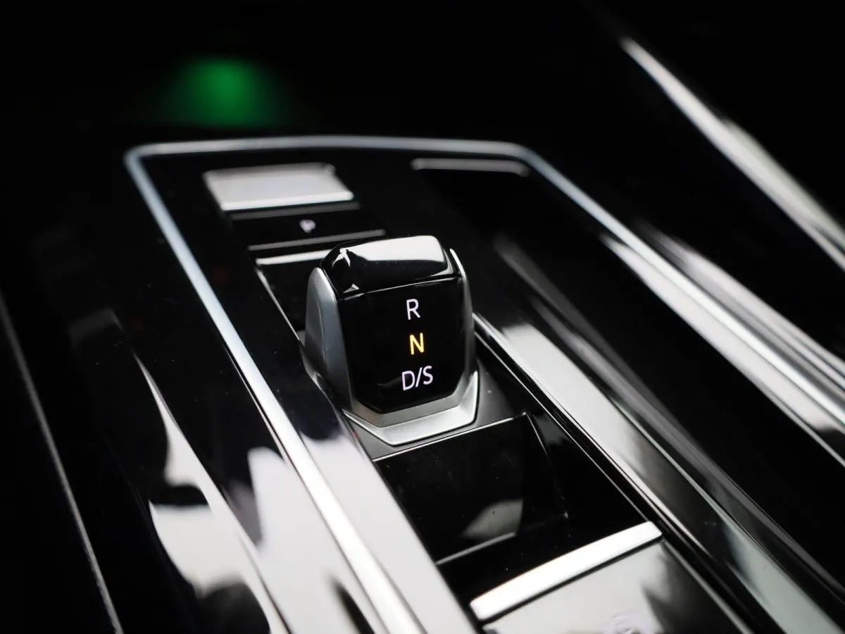 1.5 eHybrid Style Edition 204 PK Origineel Nederlands | 1e Eigenaar | Navigatie | Stoelverwarming | LED Matrix | Achteruitrijcamera | Parkeersensoren | Artvelours