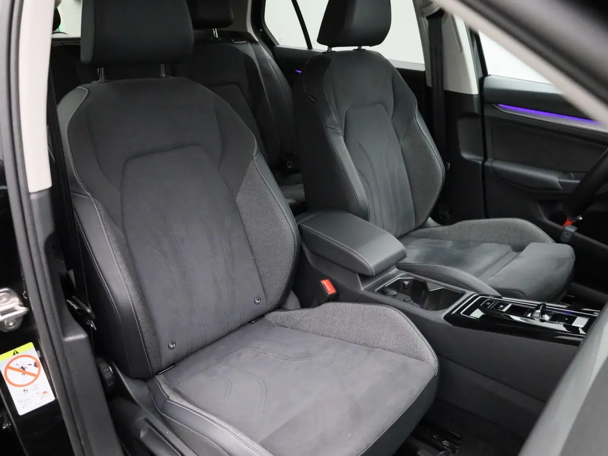 1.5 eHybrid Style Edition 204 PK Origineel Nederlands | 1e Eigenaar | Navigatie | Stoelverwarming | LED Matrix | Achteruitrijcamera | Parkeersensoren | Artvelours