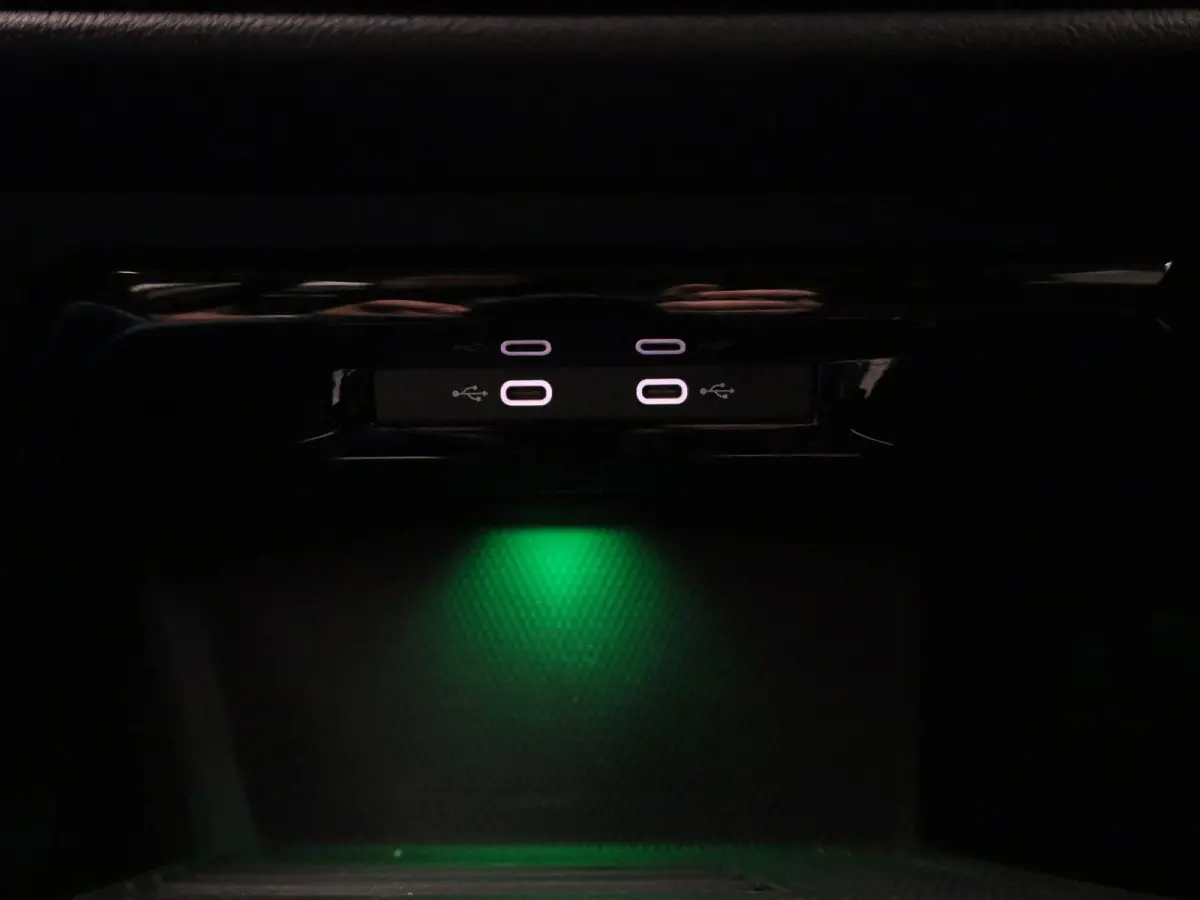 1.5 eHybrid Style Edition 204 PK Origineel Nederlands | 1e Eigenaar | Navigatie | Stoelverwarming | LED Matrix | Achteruitrijcamera | Parkeersensoren | Artvelours
