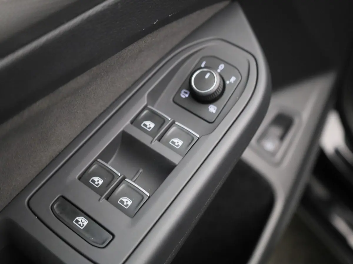 1.5 eHybrid Style Edition 204 PK Origineel Nederlands | 1e Eigenaar | Navigatie | Stoelverwarming | LED Matrix | Achteruitrijcamera | Parkeersensoren | Artvelours