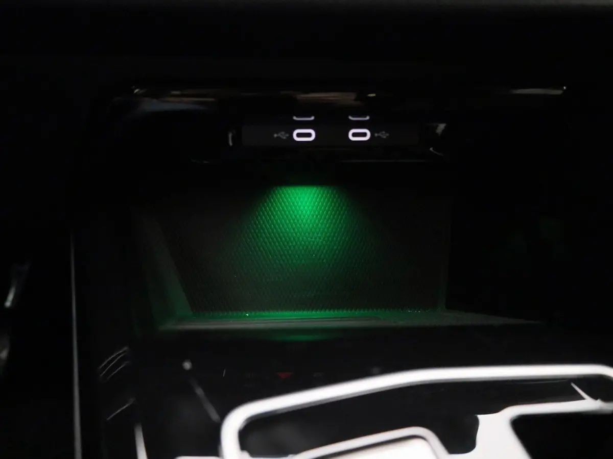 1.5 eHybrid Style Edition 204 PK Origineel Nederlands | 1e Eigenaar | Navigatie | Stoelverwarming | LED Matrix | Achteruitrijcamera | Parkeersensoren | Artvelours