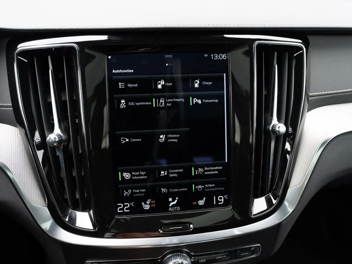 2.0 T8 Recharge AWD R-Design 455 PK | Pano | 1e Eig. | SOH 96 % |