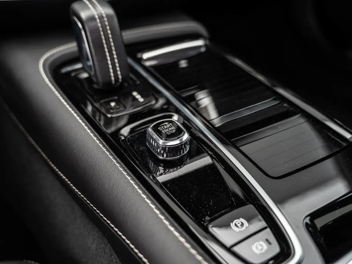2.0 T8 Recharge AWD R-Design 455 PK | Pano | 1e Eig. | SOH 96 % |