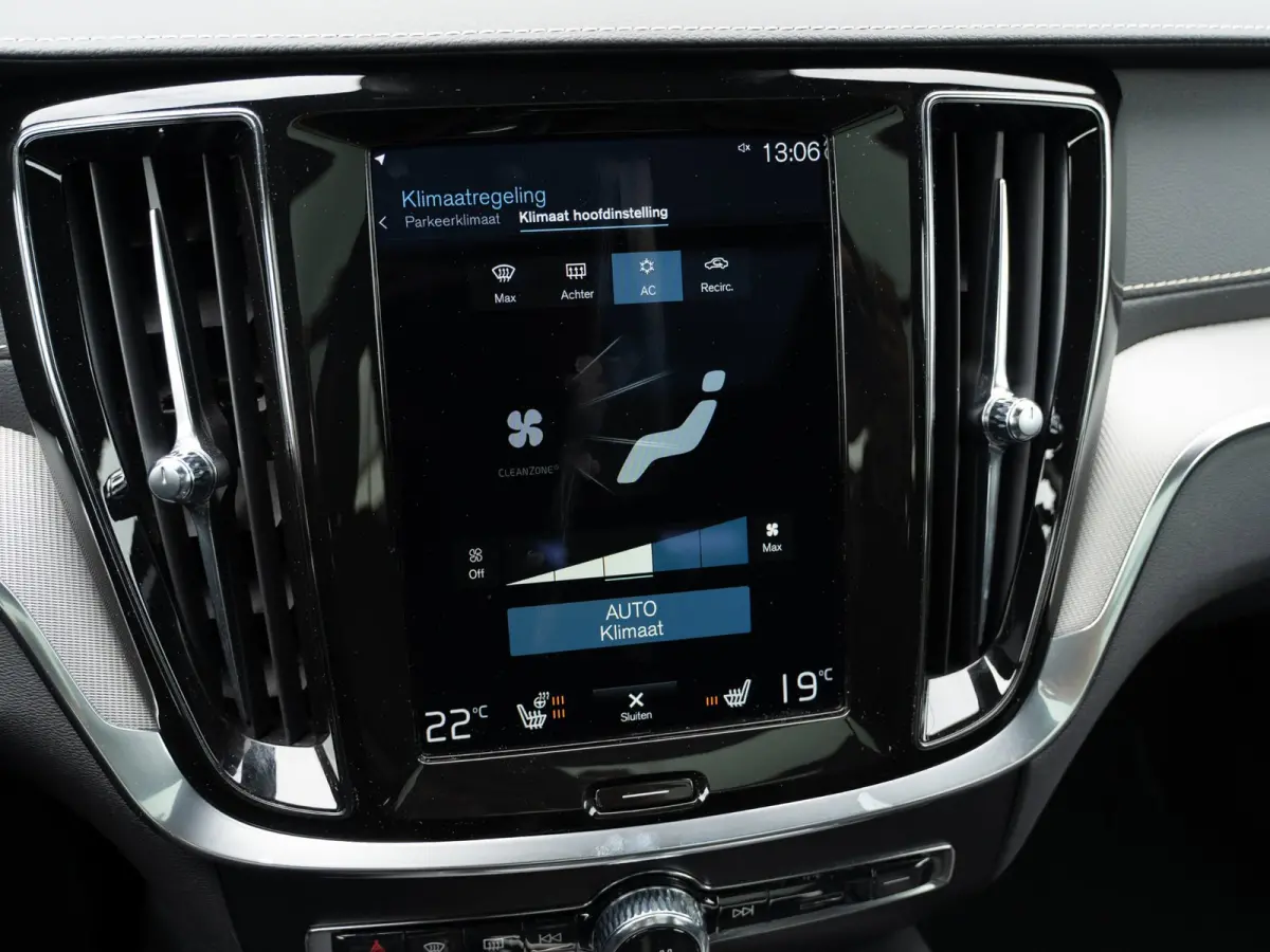 2.0 T8 Recharge AWD R-Design 455 PK | Pano | 1e Eig. | SOH 96 % |