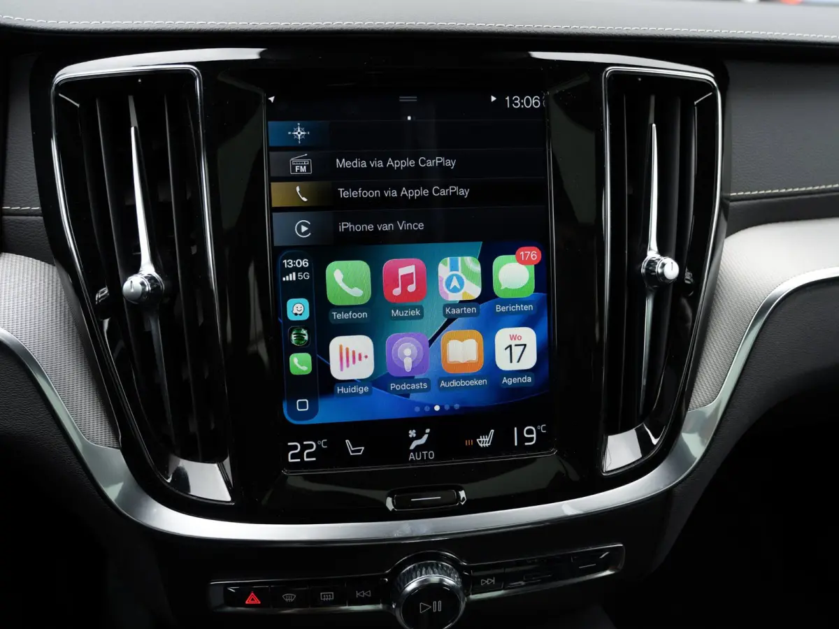 2.0 T8 Recharge AWD R-Design 455 PK | Pano | 1e Eig. | SOH 96 % |