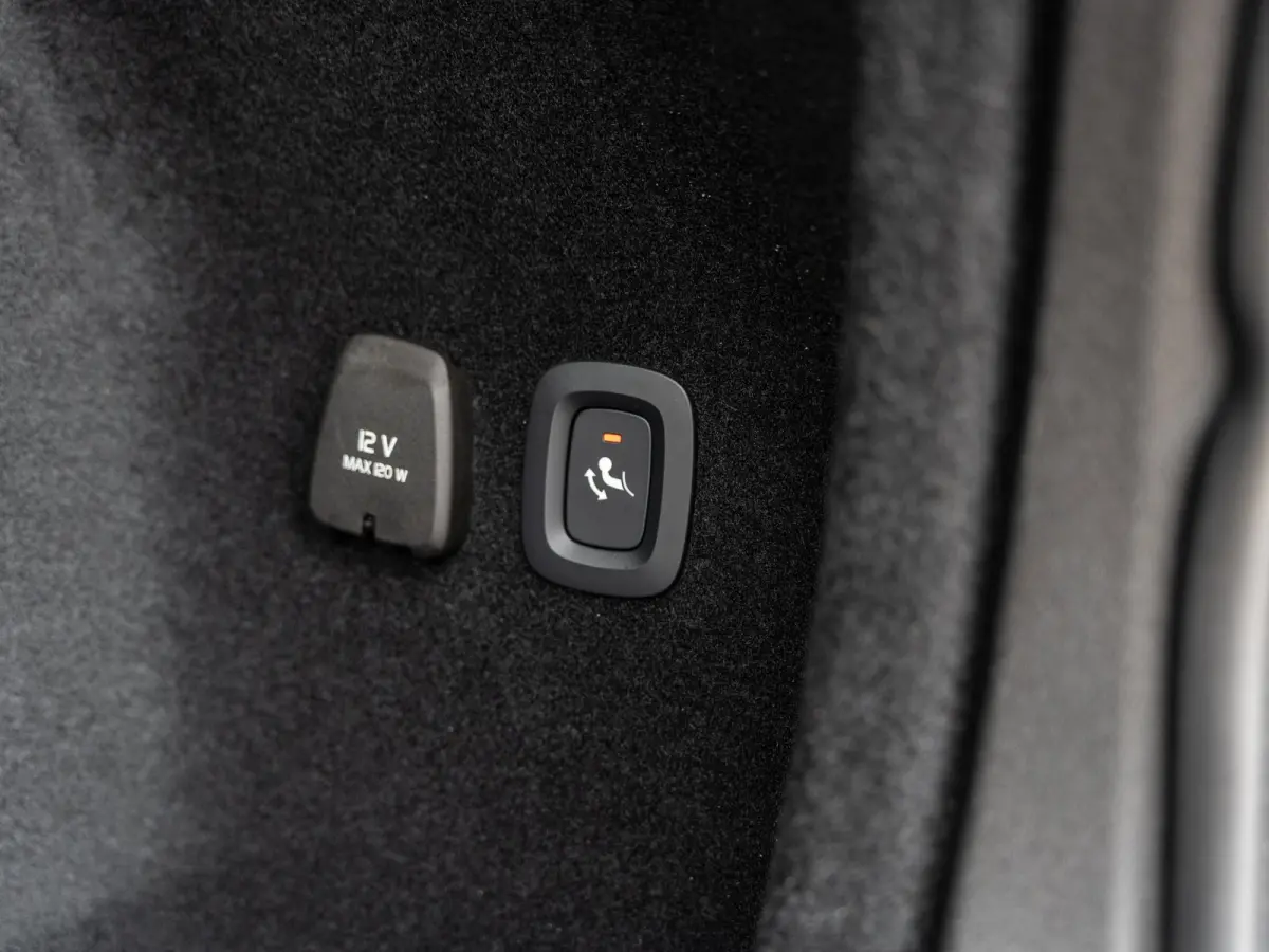 2.0 T8 Recharge AWD R-Design 455 PK | Pano | 1e Eig. | SOH 96 % |
