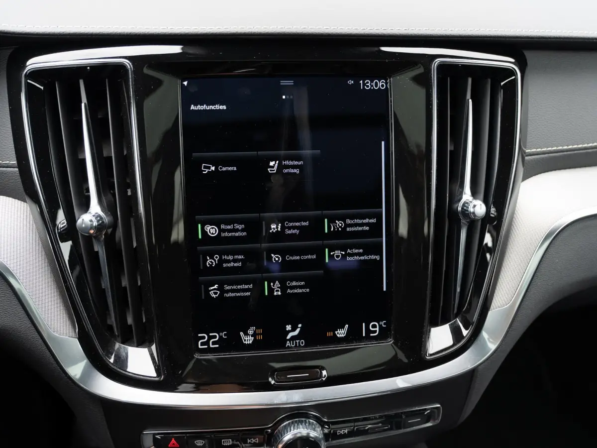 2.0 T8 Recharge AWD R-Design 455 PK | Pano | 1e Eig. | SOH 96 % |