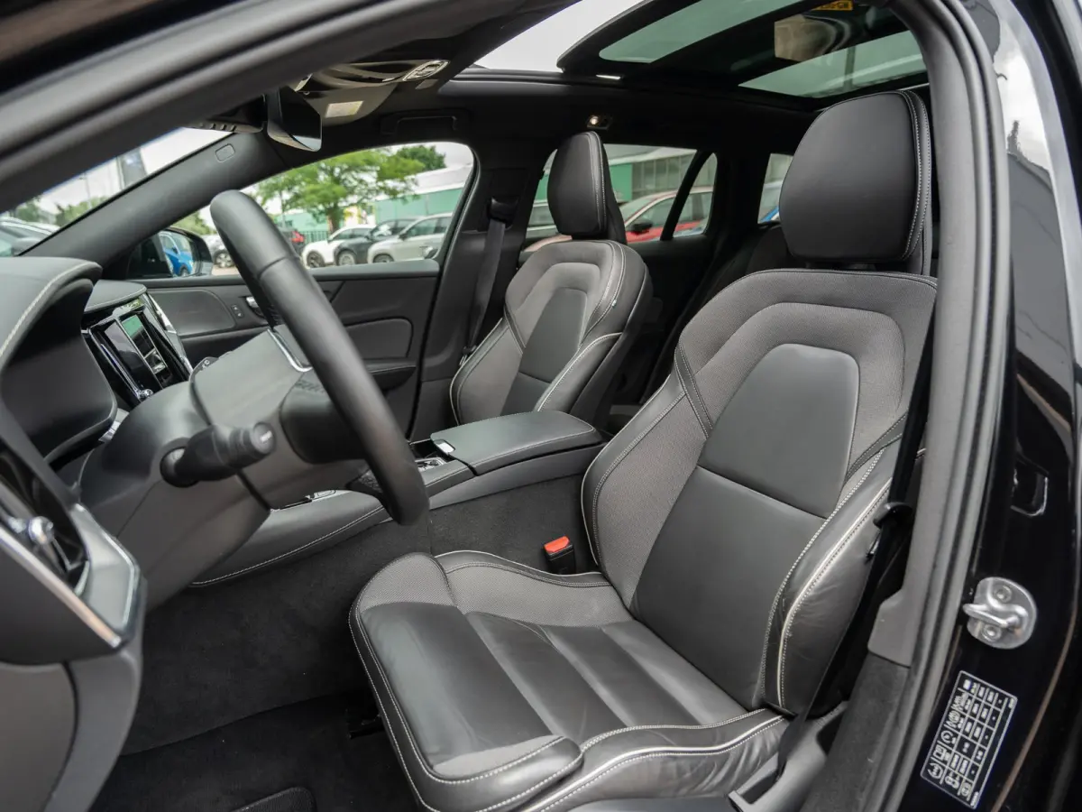 2.0 T8 Recharge AWD R-Design 455 PK | Pano | 1e Eig. | SOH 96 % |