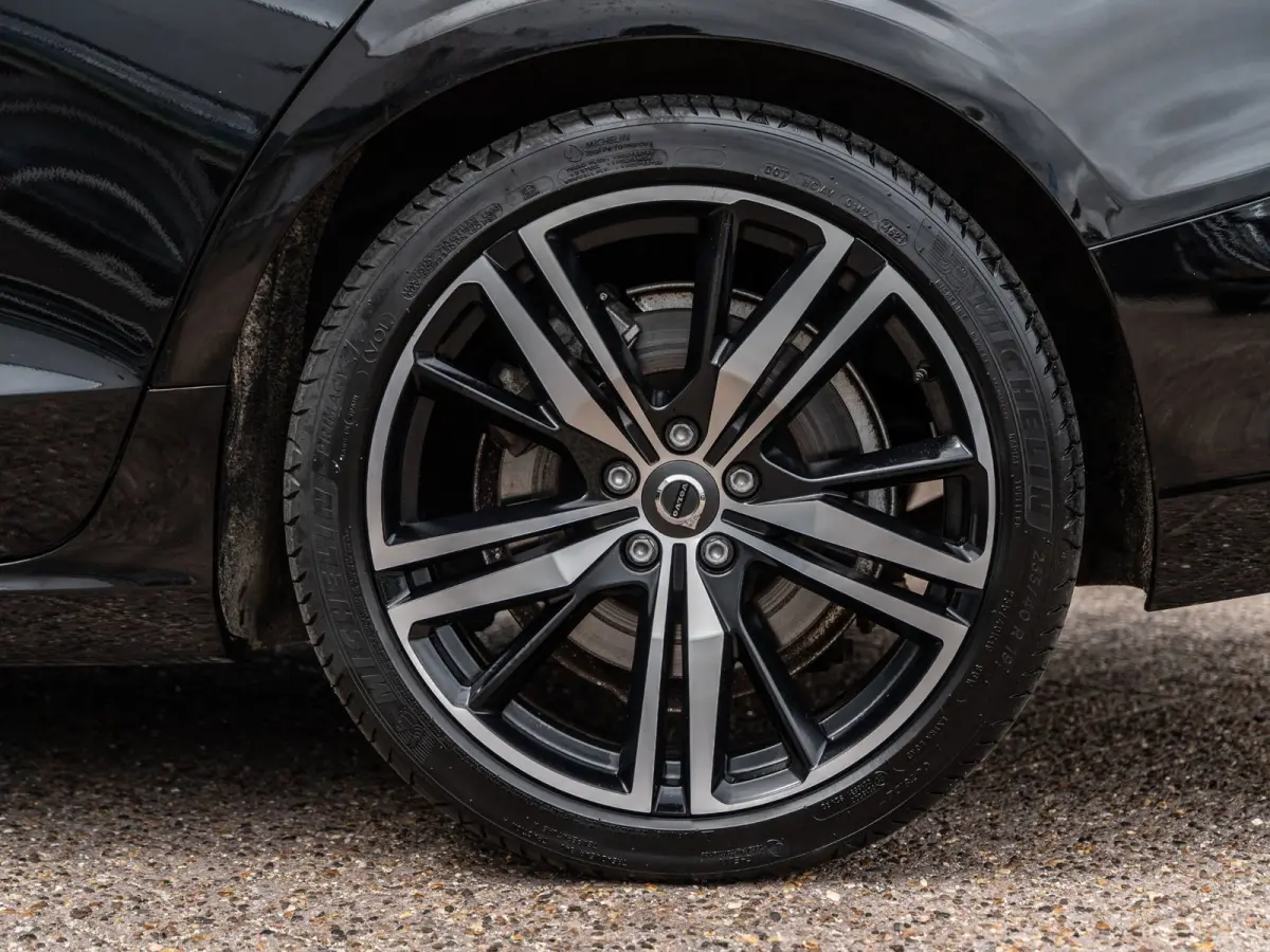 2.0 T8 Recharge AWD R-Design 455 PK | Pano | 1e Eig. | SOH 96 % |