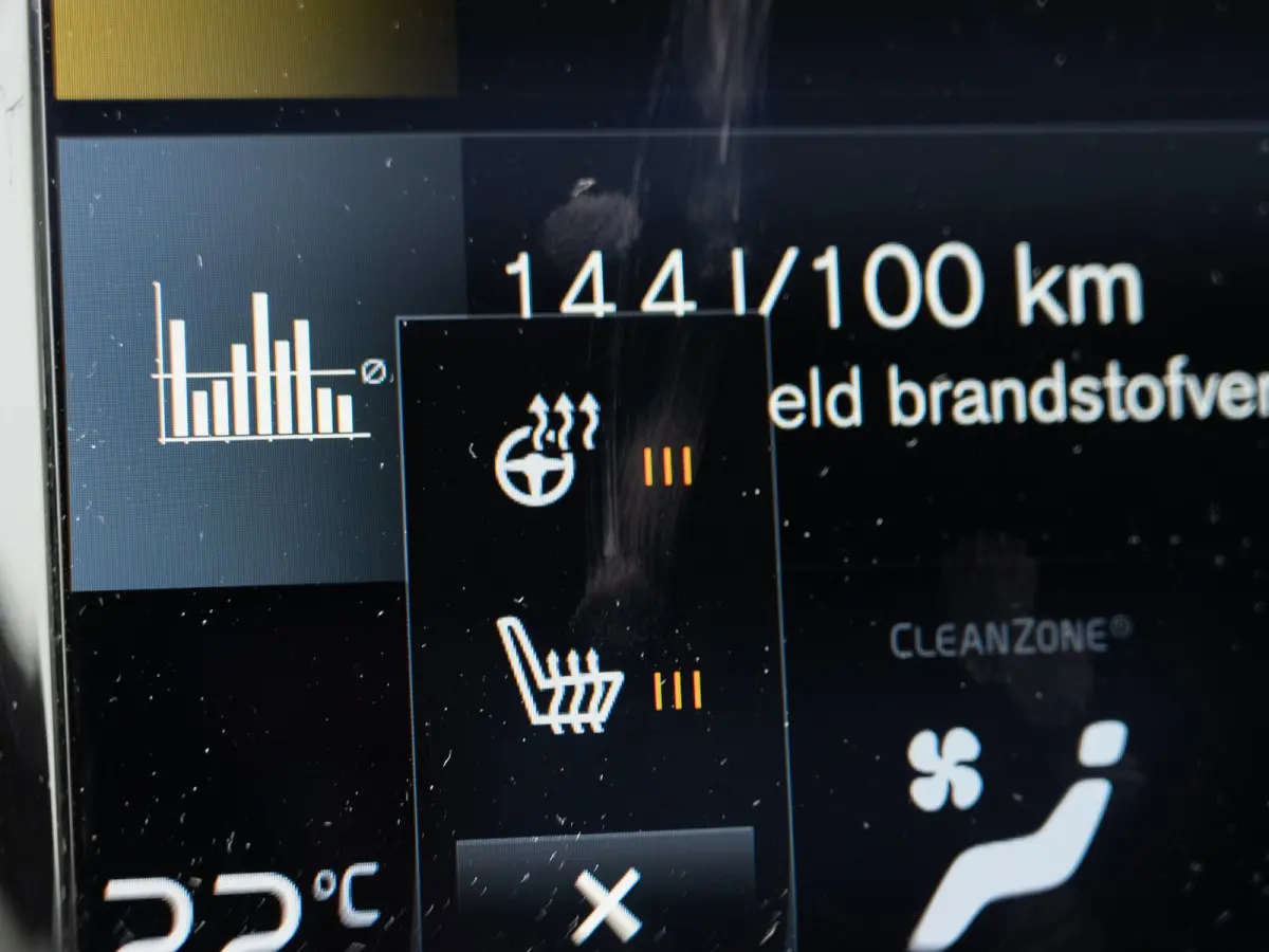 2.0 T8 Recharge AWD R-Design 455 PK | Pano | 1e Eig. | SOH 96 % |