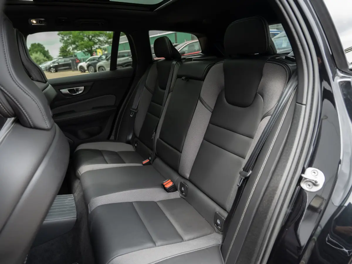 2.0 T8 Recharge AWD R-Design 455 PK | Pano | 1e Eig. | SOH 96 % |