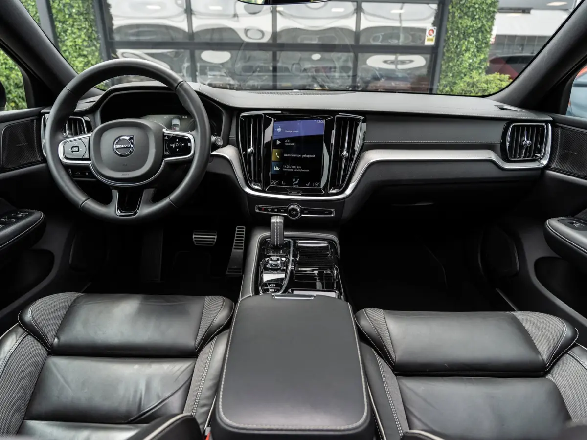 2.0 T8 Recharge AWD R-Design 455 PK | Pano | 1e Eig. | SOH 96 % |