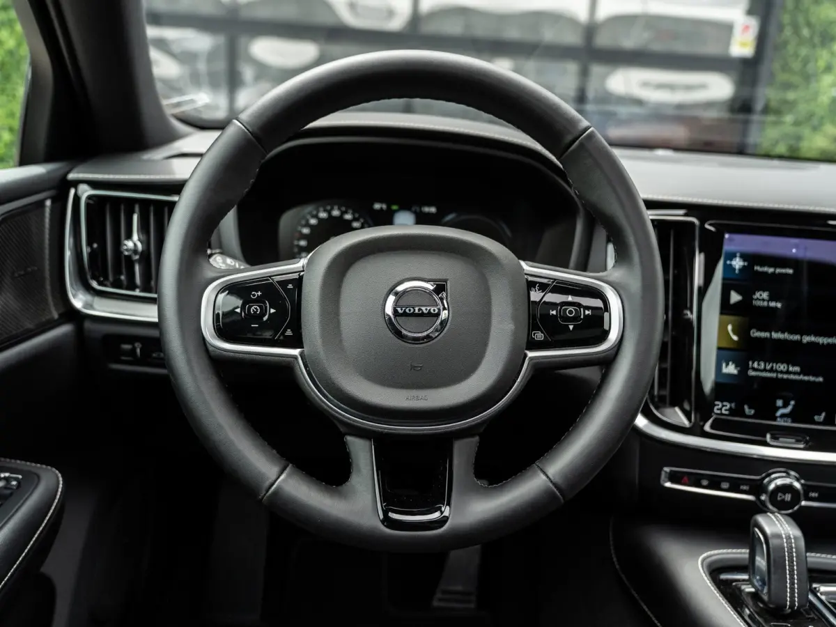 2.0 T8 Recharge AWD R-Design 455 PK | Pano | 1e Eig. | SOH 96 % |