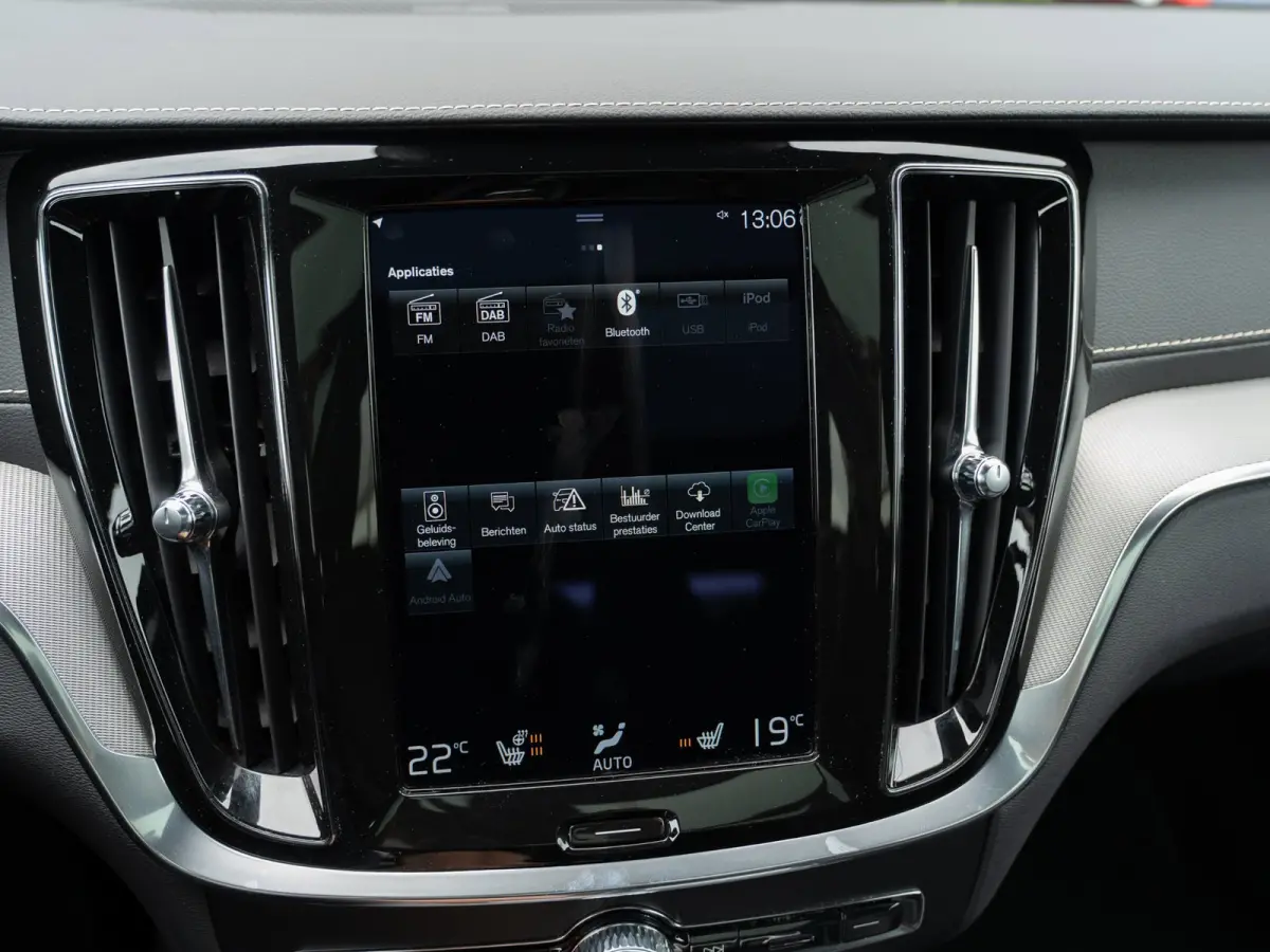 2.0 T8 Recharge AWD R-Design 455 PK | Pano | 1e Eig. | SOH 96 % |