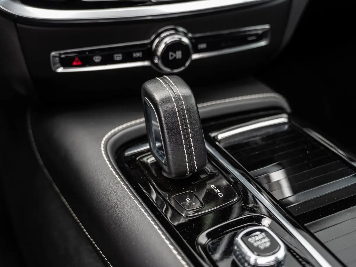 2.0 T8 Recharge AWD R-Design 455 PK | Pano | 1e Eig. | SOH 96 % |