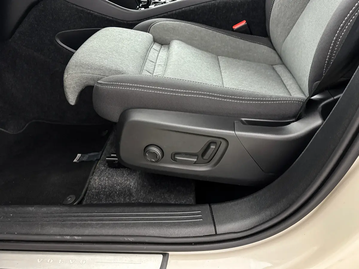 B4 Plus Dark | 19" Allseason | Trekhaak | Harman Kardon | Elektr. verst. Stoelen | Stoel/Stuurverwarming | Adaptieve Cruise | BLIS
