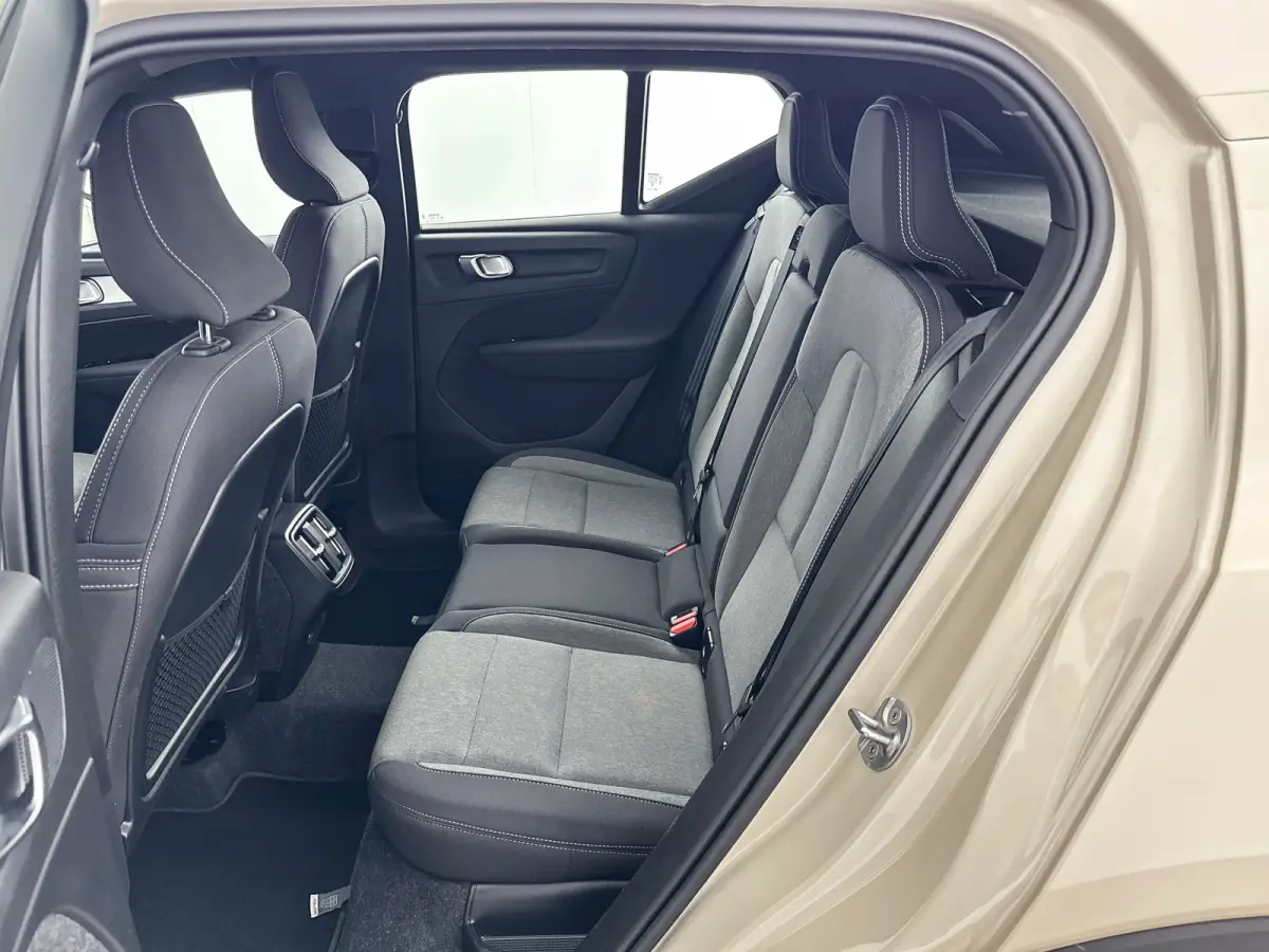 B4 Plus Dark | 19" Allseason | Trekhaak | Harman Kardon | Elektr. verst. Stoelen | Stoel/Stuurverwarming | Adaptieve Cruise | BLIS