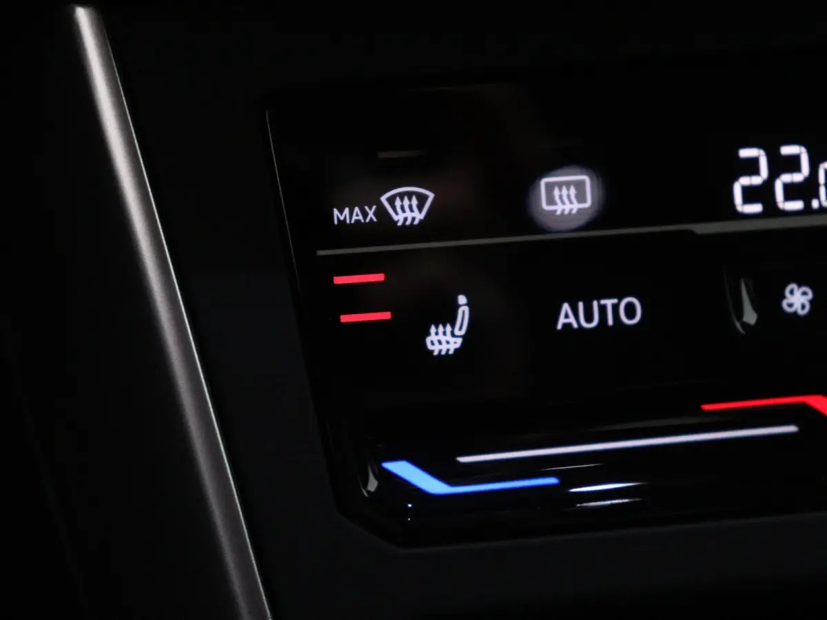 1.0 TSI Life Edition | EM | Achterruitrijcamera | Parkeersensoren | Navigatie | App Connect (Apple Carplay / Android Auto) | Keyless Access