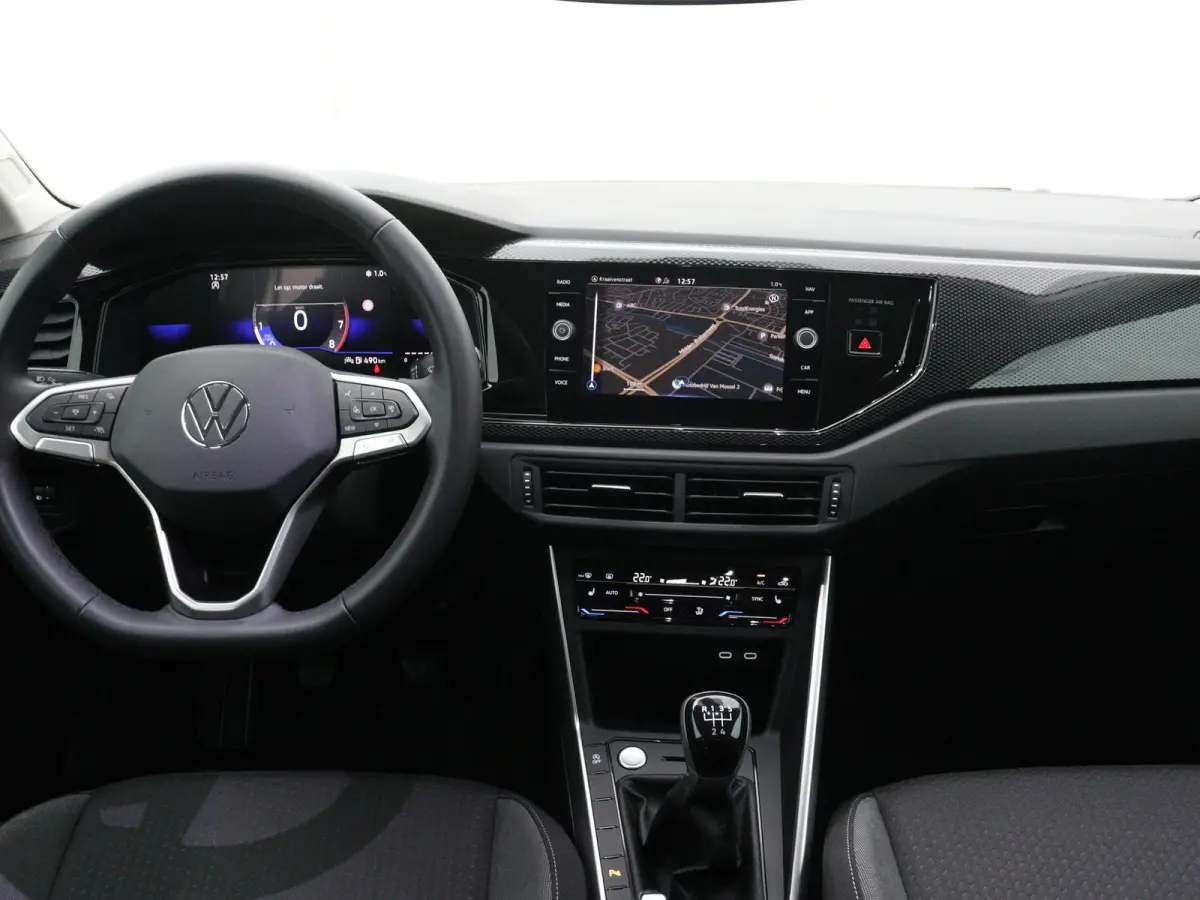 1.0 TSI Life Edition | EM | Achterruitrijcamera | Parkeersensoren | Navigatie | App Connect (Apple Carplay / Android Auto) | Keyless Access
