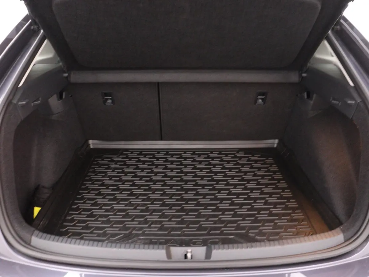 1.0 TSI Life Edition | EM | Achterruitrijcamera | Parkeersensoren | Navigatie | App Connect (Apple Carplay / Android Auto) | Keyless Access