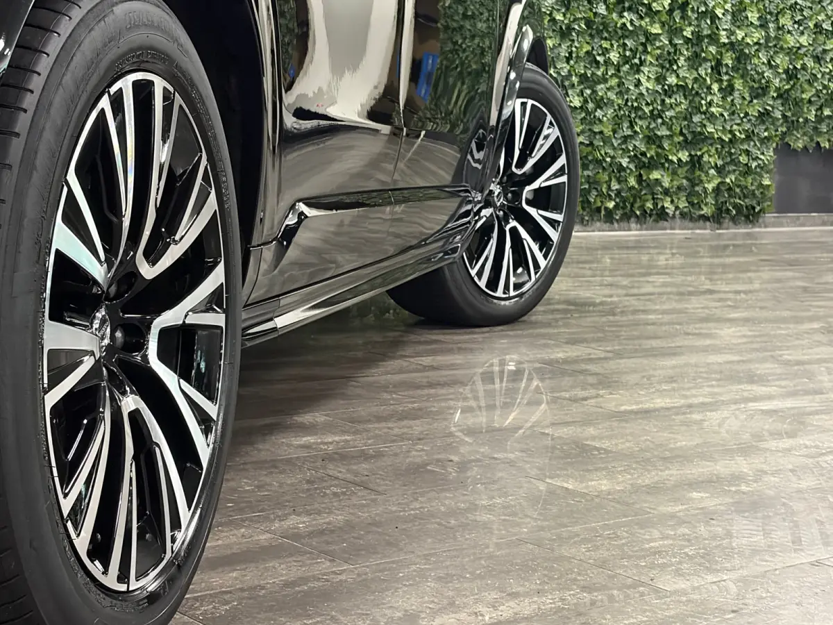 T8 AWD Recharge Ultra Dark | Vol! | Bowers & Wilkins | Luchtvering | Stoelventilatie | Trekhaak | 360 Camera | Head-Up Display | Stoelmassage | 455pk | Adaptieve Cruise Control | Stoelverwar