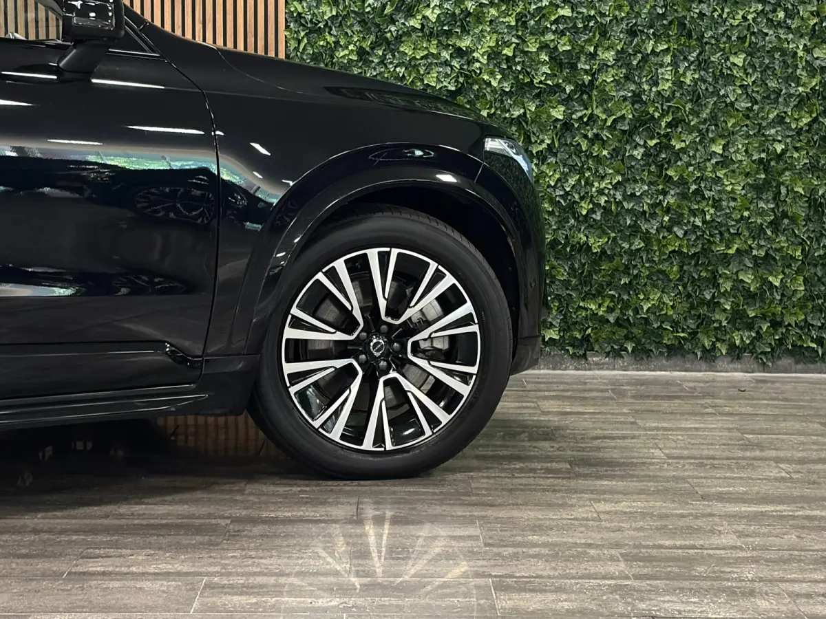 T8 AWD Recharge Ultra Dark | Vol! | Bowers & Wilkins | Luchtvering | Stoelventilatie | Trekhaak | 360 Camera | Head-Up Display | Stoelmassage | 455pk | Adaptieve Cruise Control | Stoelverwar