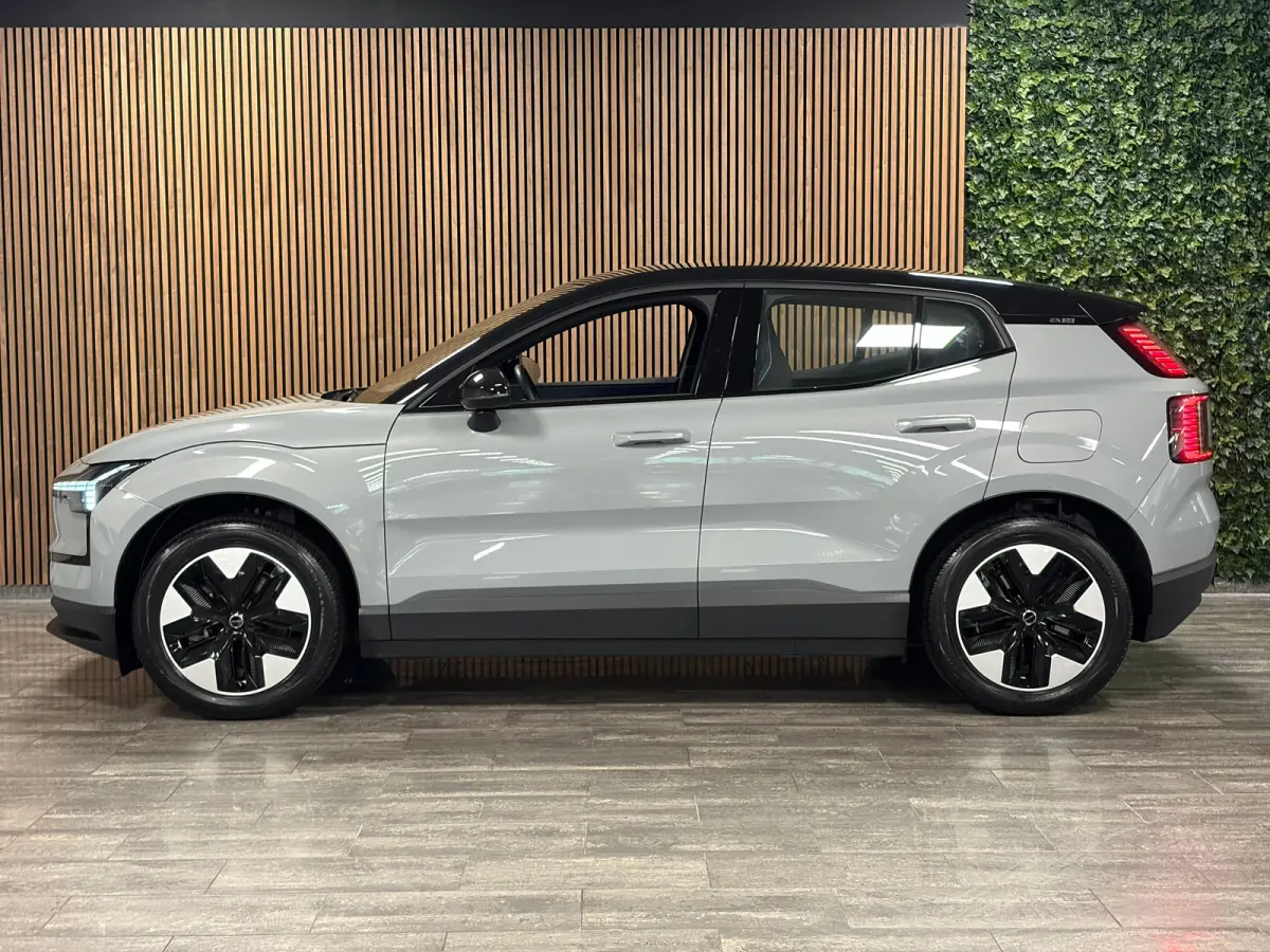 Single Motor Plus 51 kWh | 98% SoH | Trekhaak | Stoel en Stuurwielverwarming | Adaptieve Cruise Control | Harman Kardon | Parkeercamera | Pilot Assist | BLIS Dode Hoek Detectie  | 18 Inch | 